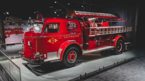 فروش ماشین های آتش نشانی با قدمت 100 ساله